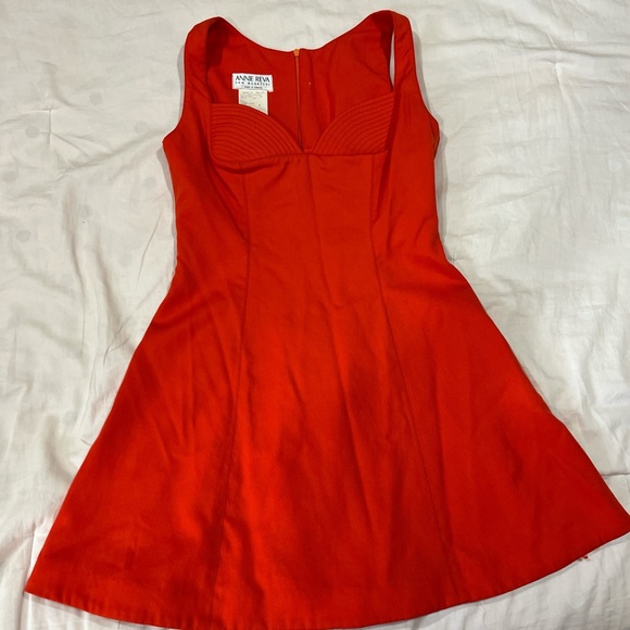 Elegant Red Sleeveless Dress - Picture 6 of 6